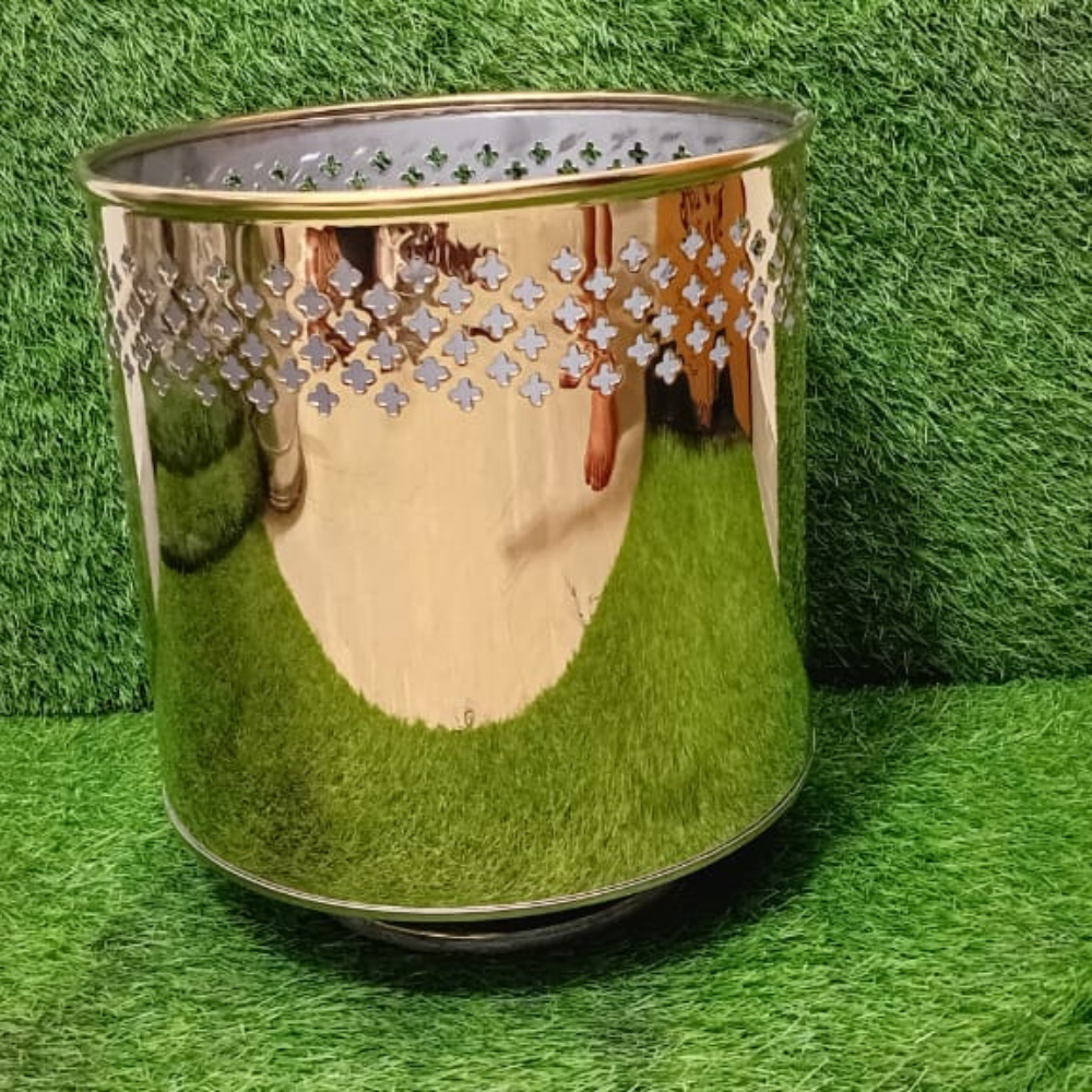 Elegant Golden Planter – Modern Decorative Flower Pot
