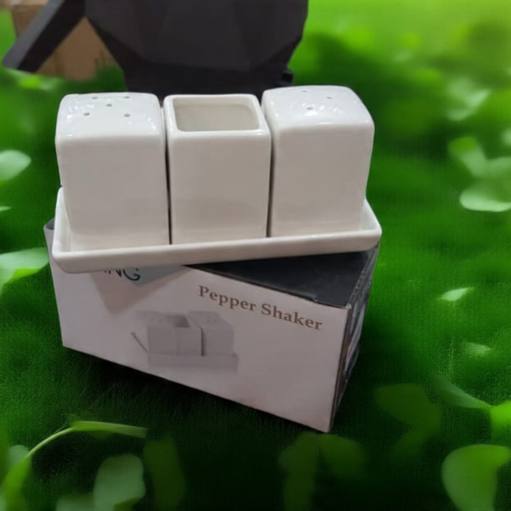 Elegant Porcelain Pepper Shaker – Classic Tabletop Seasoning Dispenser