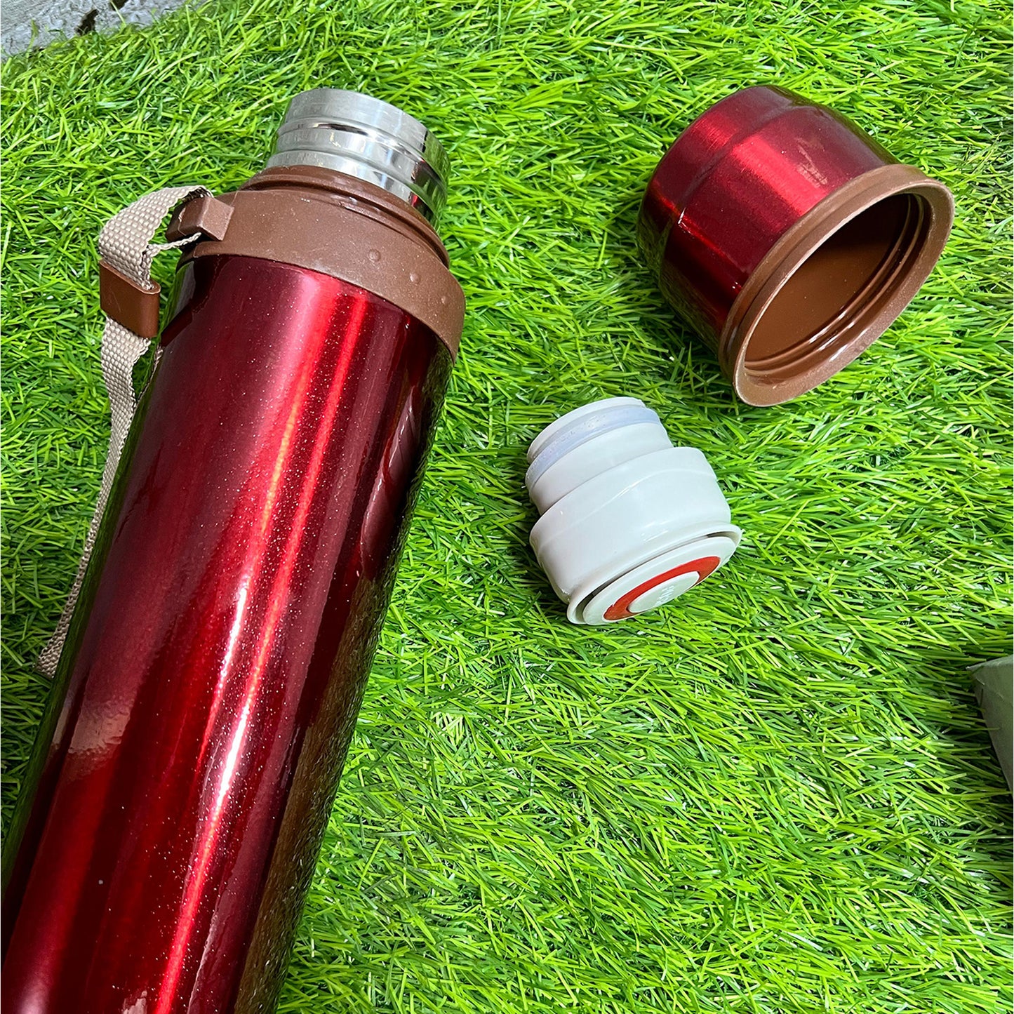 Vacuum Water Bottle – 750ml | Hot & Cold | One-Click Open