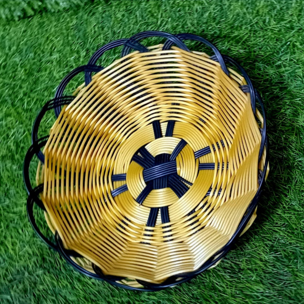 Bread basket – stylish and practical, shown empty for scale.